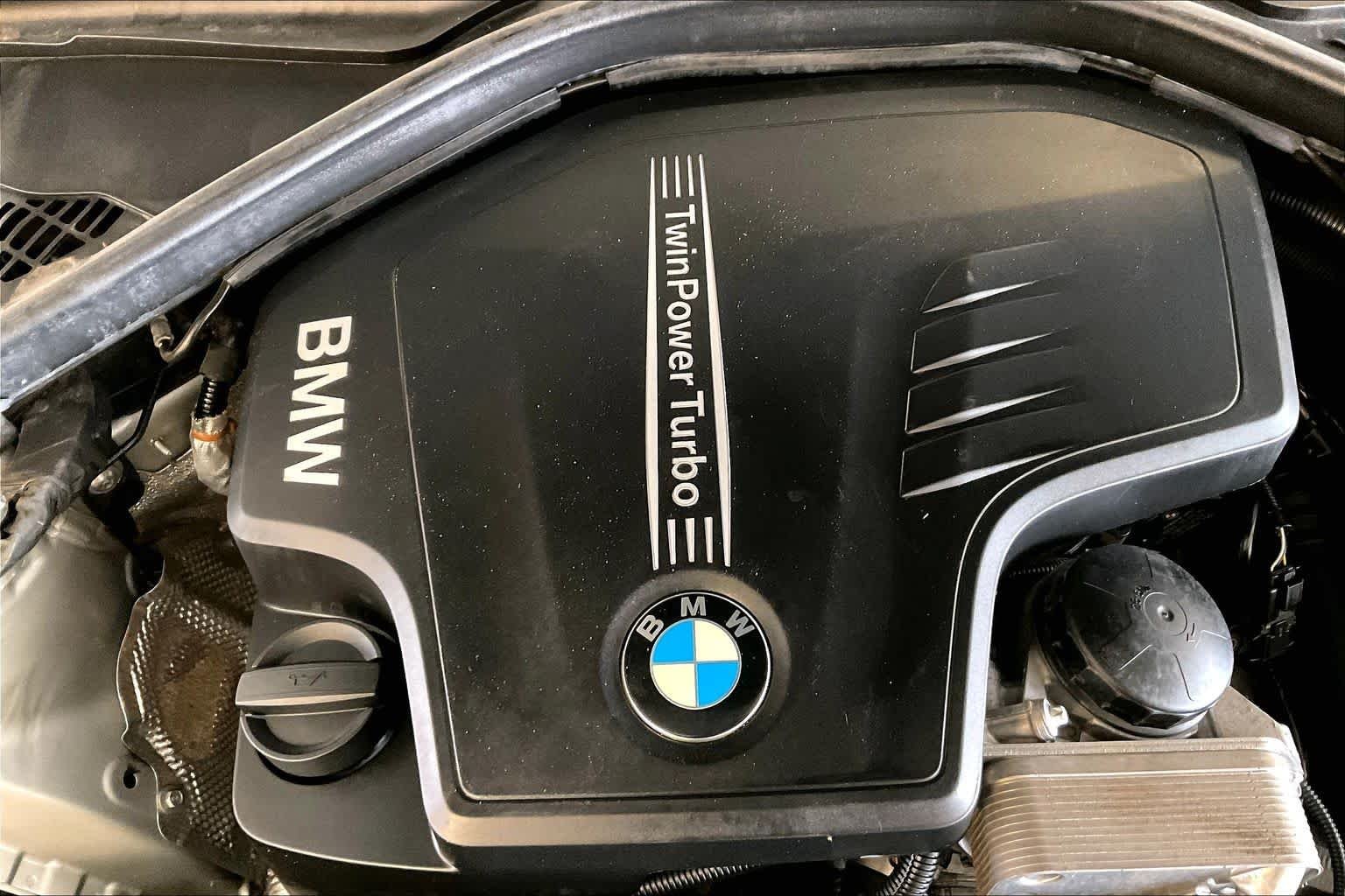 Used 2018 Glacier Silver Metallic BMW 320i image 29