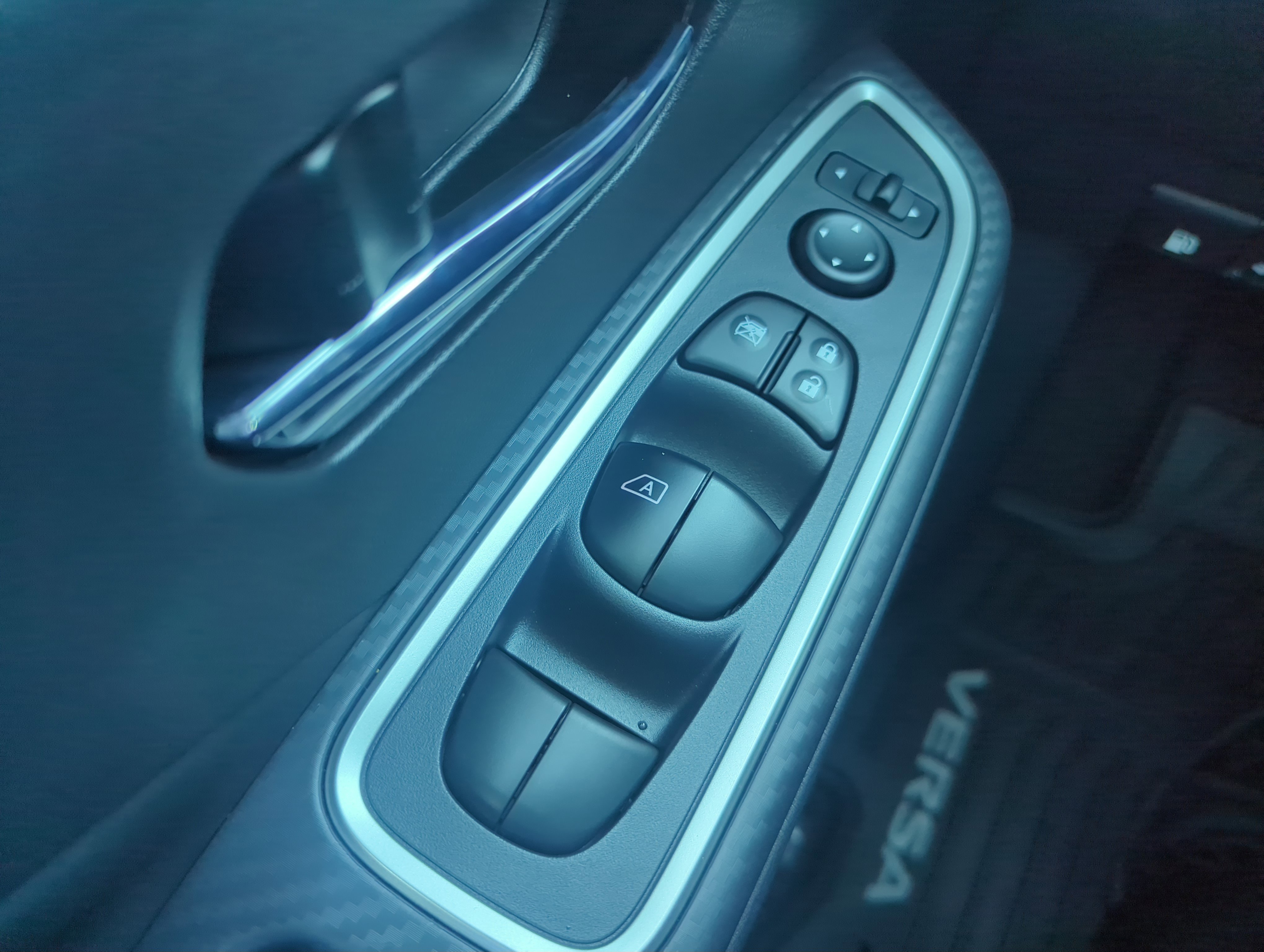 2025 Nissan Versa Sedan SR - Photo 25