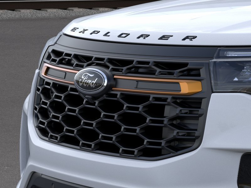 New 2026 Space White Metallic Ford Tremor image 17