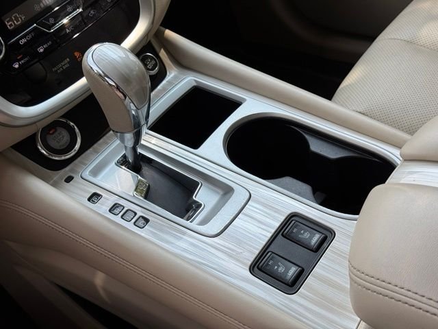 Used 2018 White Nissan SL image 33