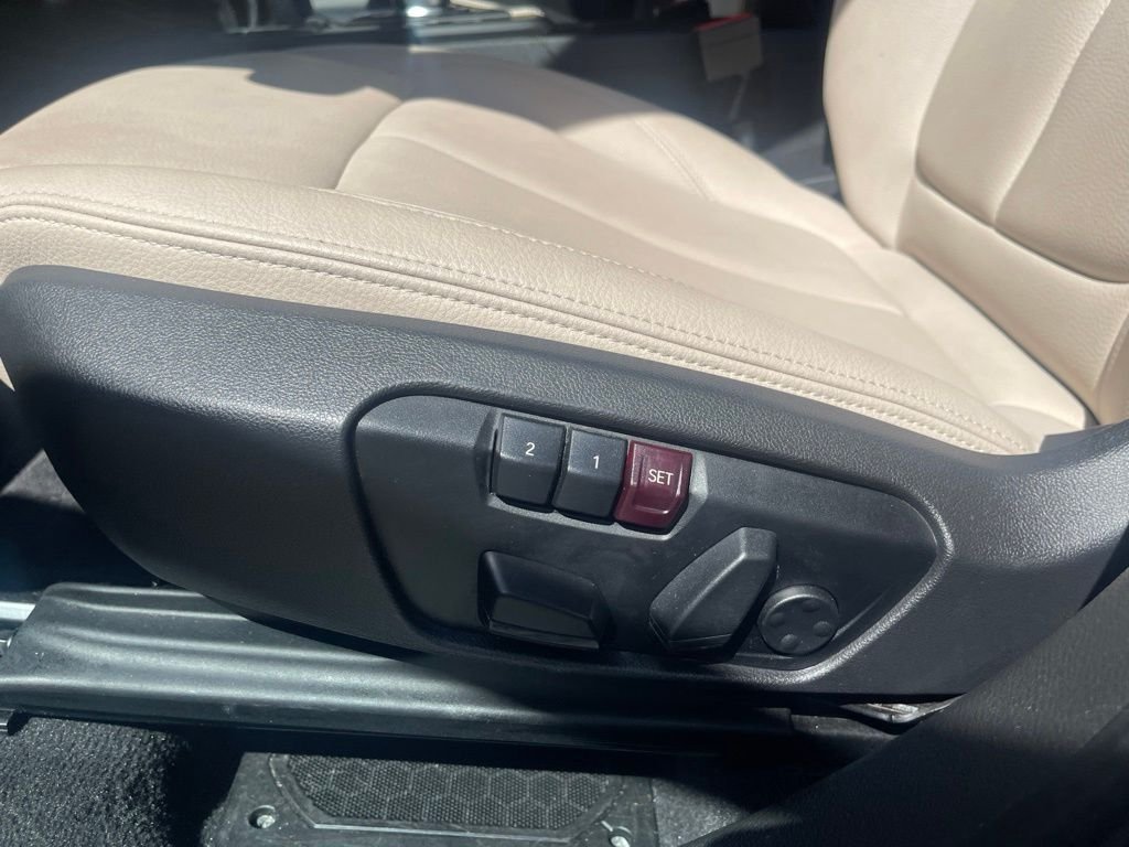Used 2018  BMW xDrive28i image 15