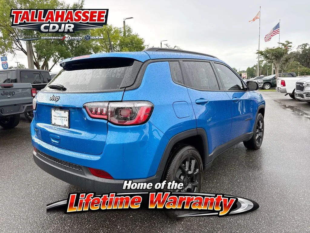 New 2026 Hydro Blue Pearl-Coat Exterior Paint Jeep Latitude image 3