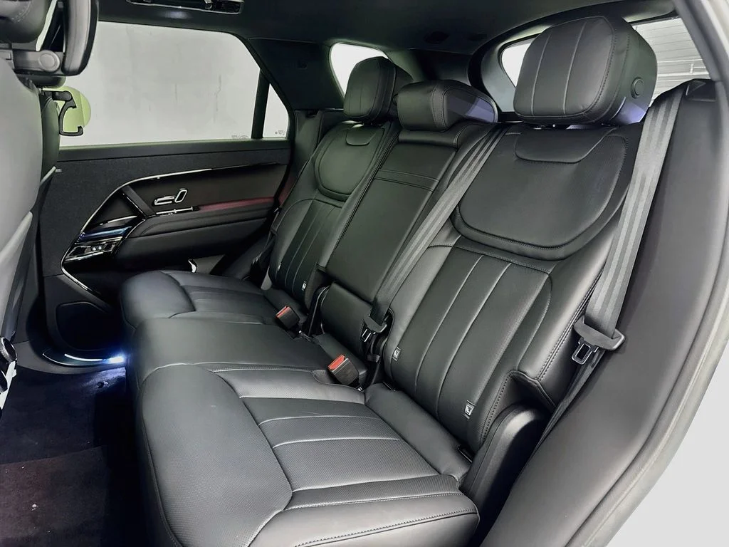 New 2026 Fuji White Land Rover Dynamic SE image 25