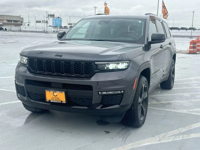 Used 2024 Gray Jeep Limited image 3