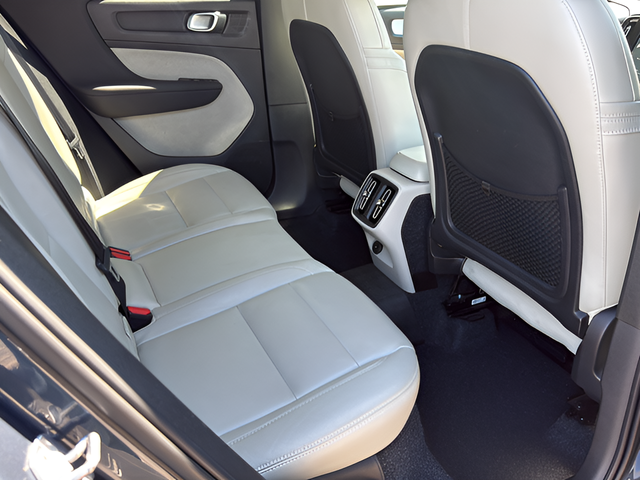 Used 2021 Blue Volvo Momentum image 18