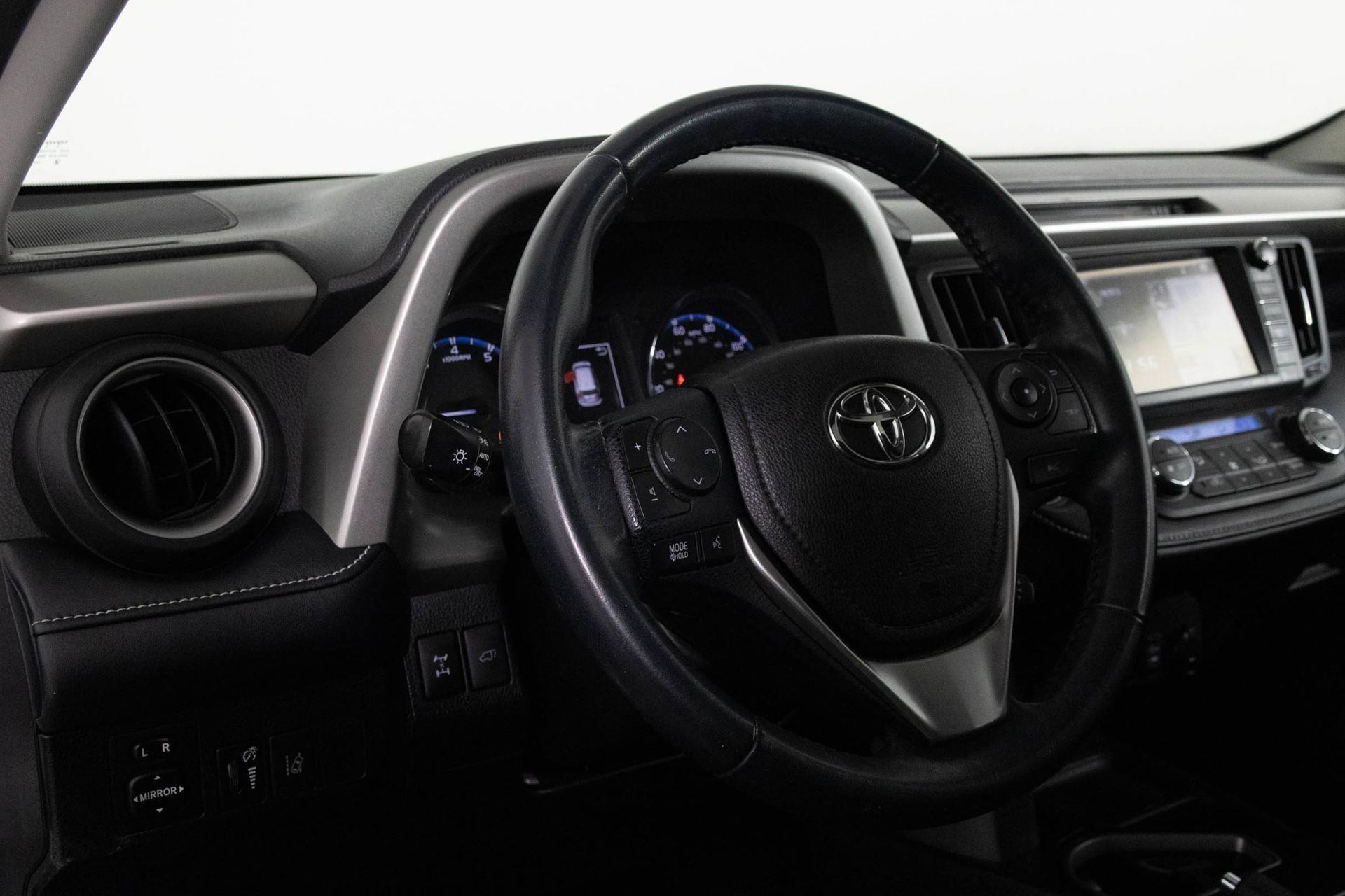 2018 TOYOTA RAV4 - Image 31