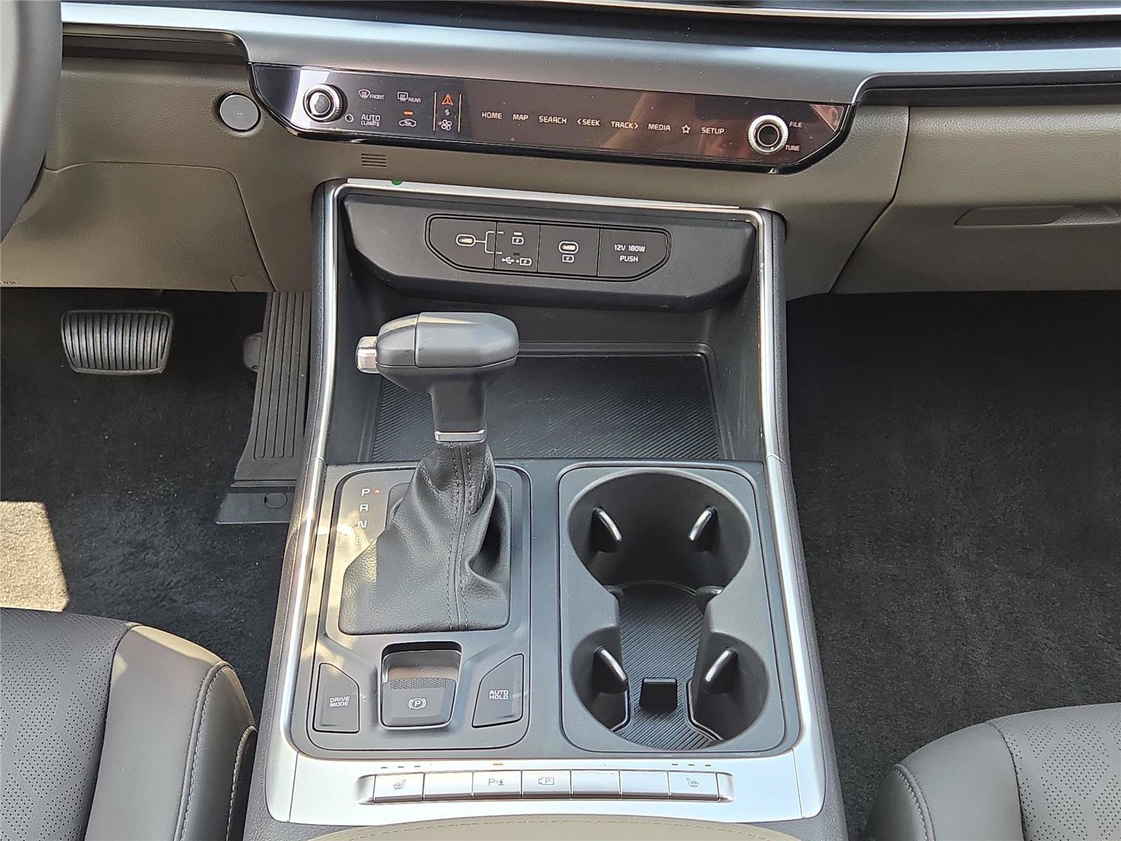 2025 Kia Carnival LXS - Photo 18