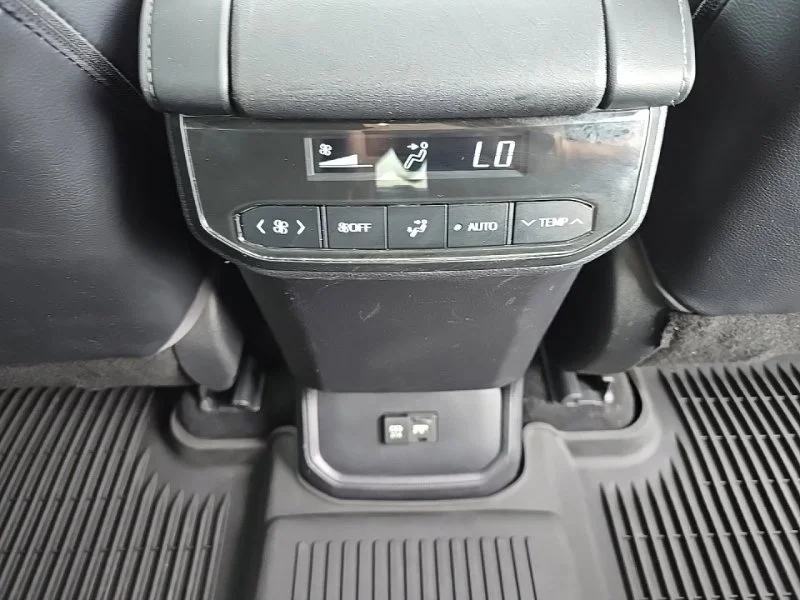 Used 2021 Silver Toyota XLE image 35