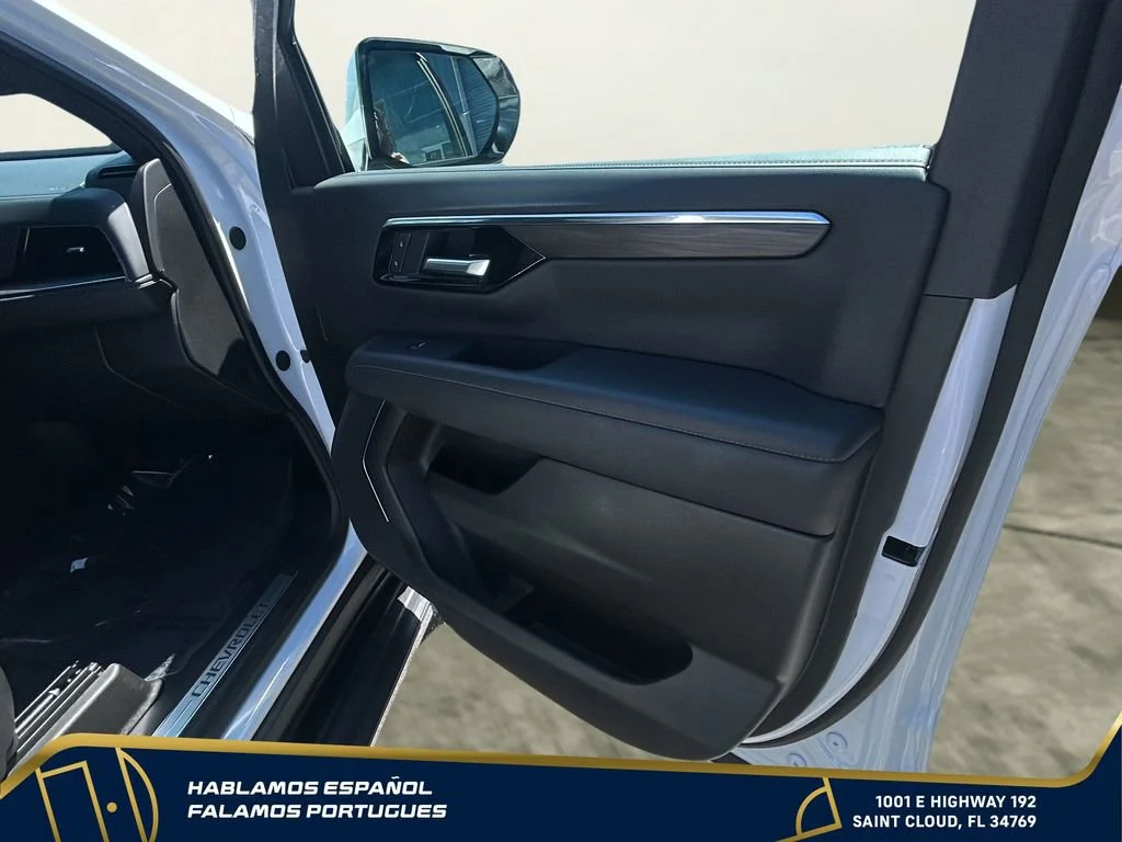 Used 2025 Summit White Chevrolet LT image 32