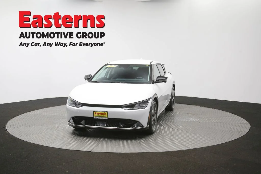 Used 2024 White Kia Wind image 56