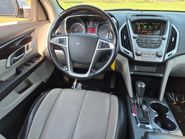 Used 2017 Silver GMC Denali image 30