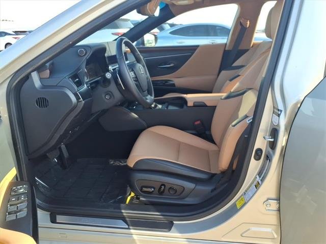 2025 Lexus ES 350 - Photo 14