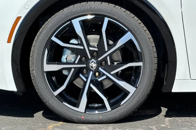New 2027 Wind Chill Pearl <sup>1</sup> Toyota  XSE Premium image 33
