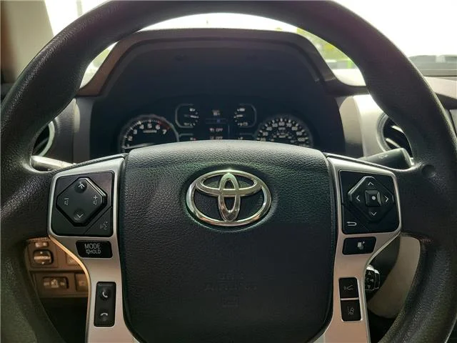 Used 2018  Toyota  image 17
