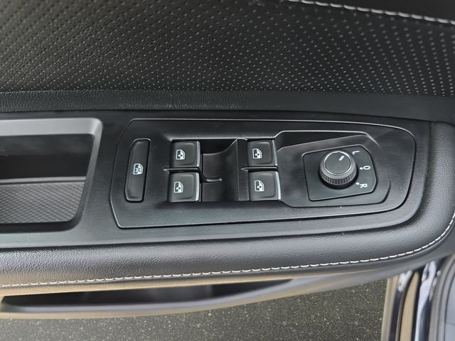 Used 2025 Black Volkswagen 2.0T SE w/Technology image 31