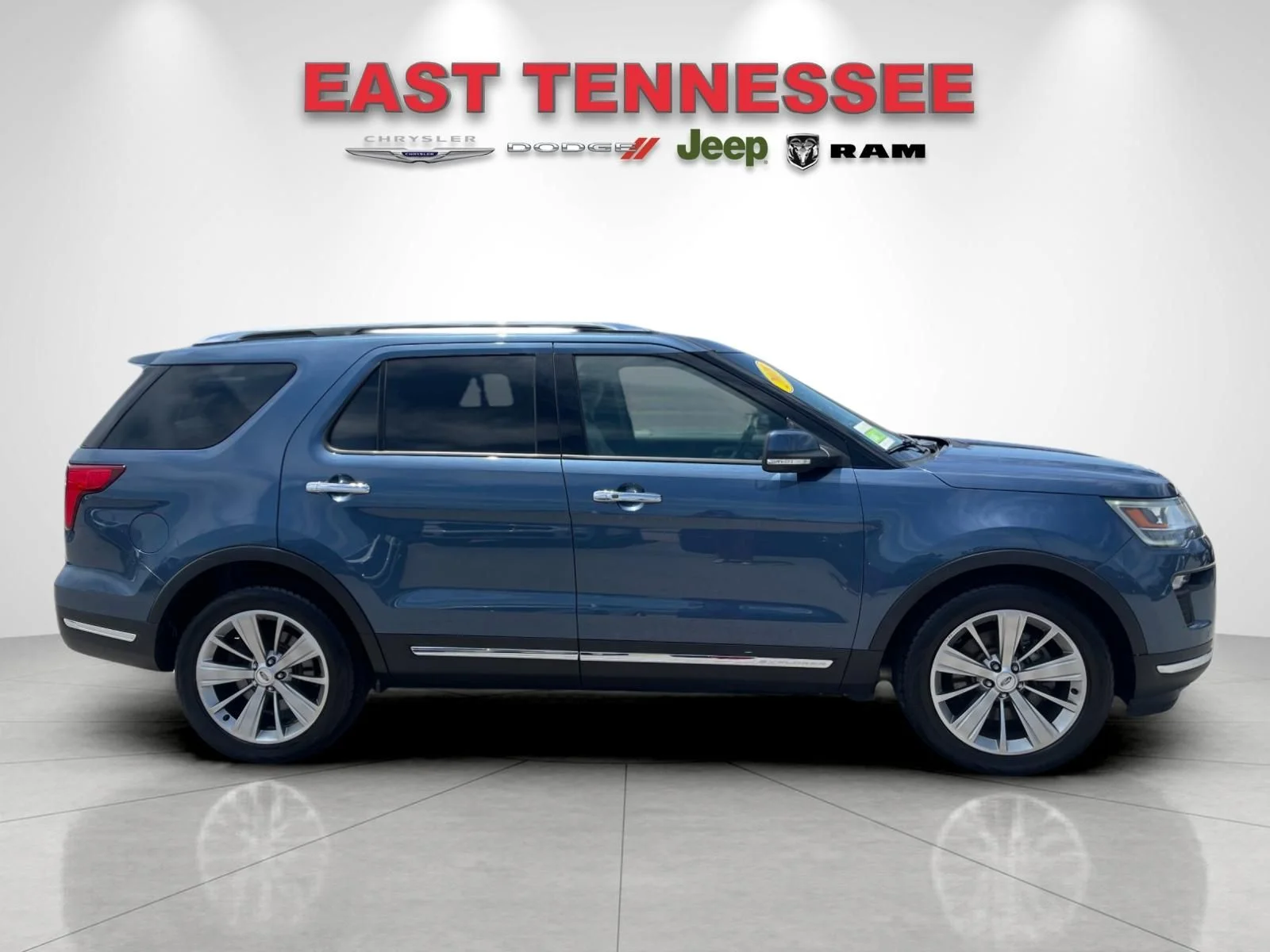 Used 2018 Blue Ford Limited image 2