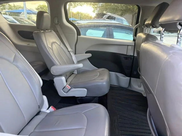 Used 2017 Crystal Metallic Chrysler Touring image 11