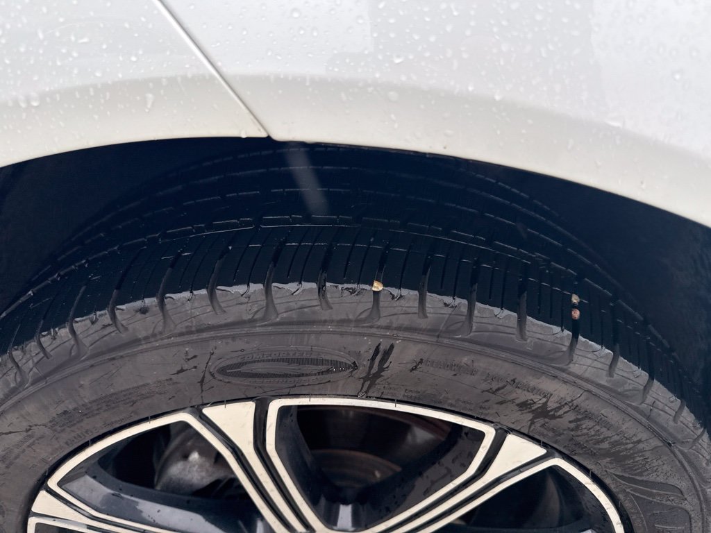 Used 2019  Volvo T5 Inscription image 19
