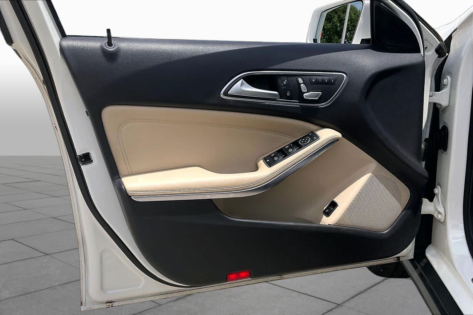 Used 2019 Polar White Mercedes-Benz GLA 250 image 21