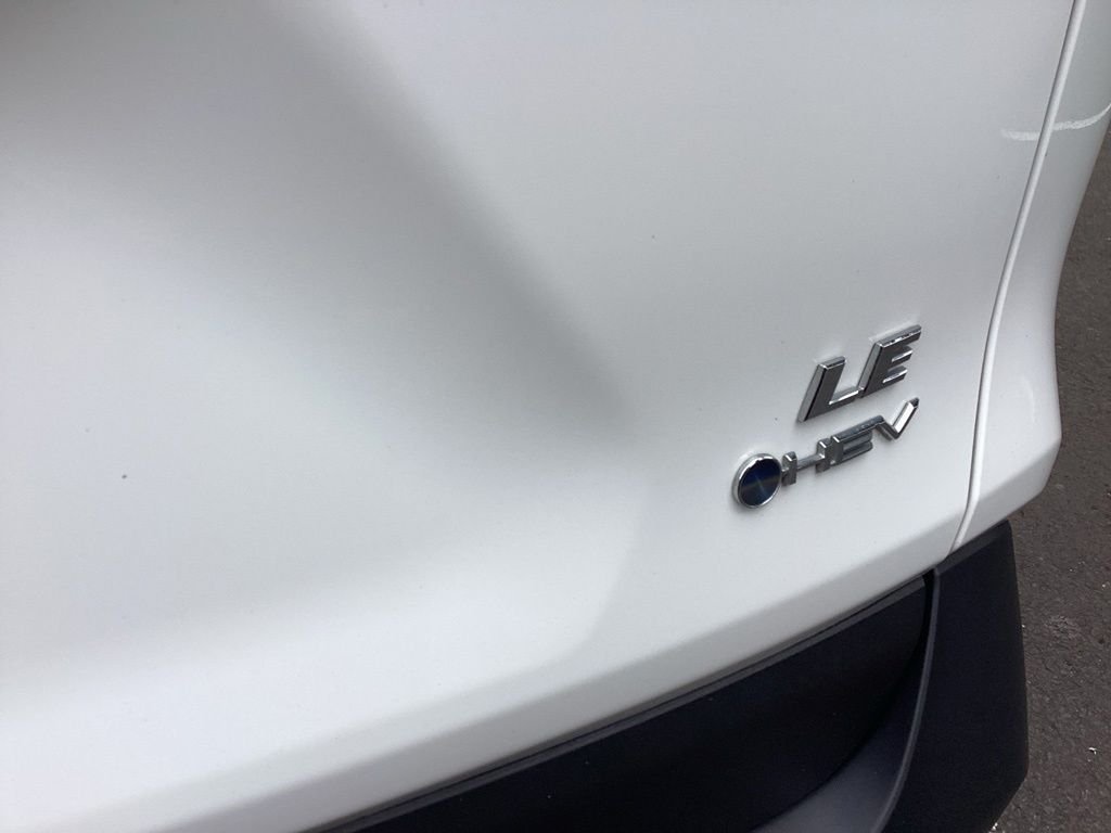 Used 2025 White Toyota LE image 19