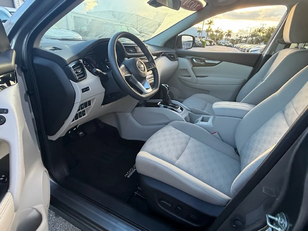 Used 2020 Gray Nissan SV image 11