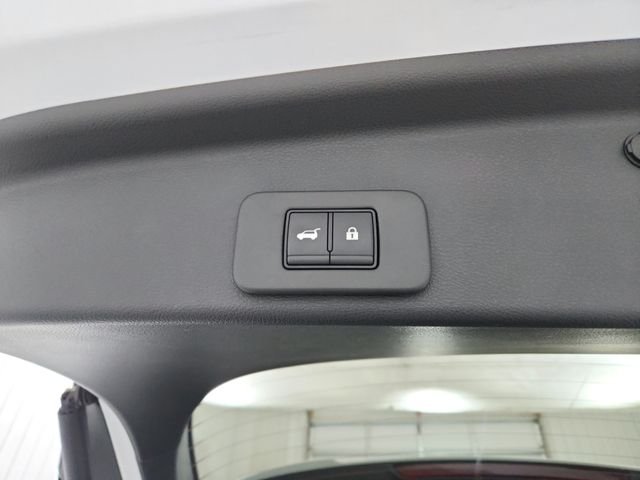 Used 2025 White Nissan Platinum image 46