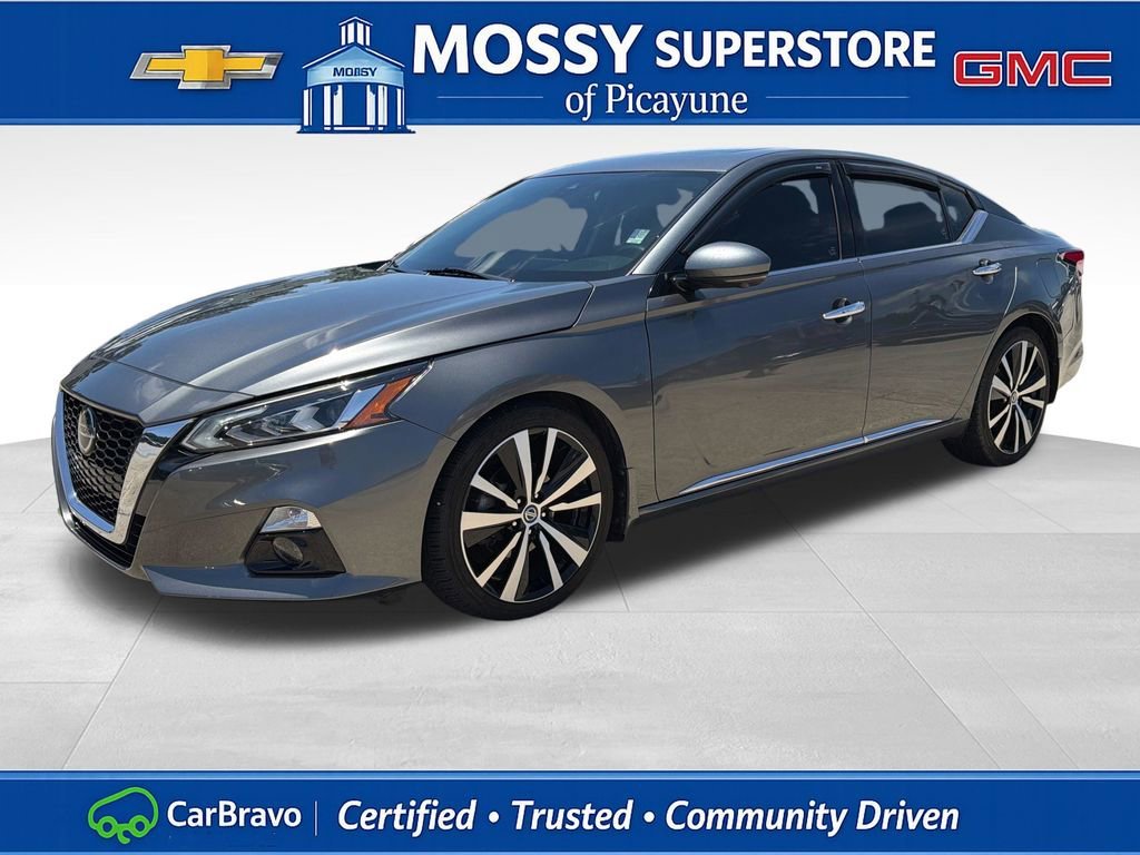 Used 2020 Gray Nissan Platinum FWD image 1