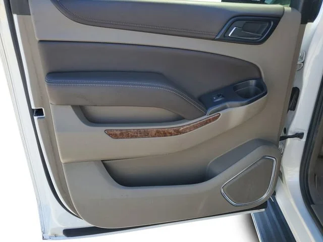 Used 2016 IRIDESCENT PEARL TRICOAT Chevrolet LTZ image 25