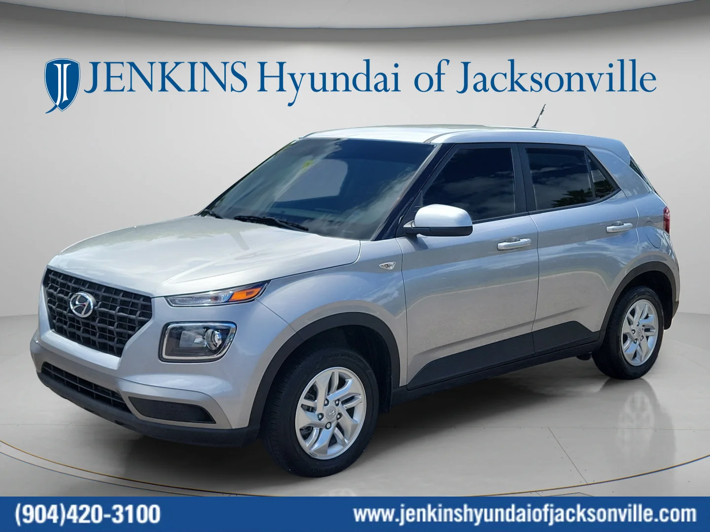 Used 2025 Shimmering Silver Hyundai SE image 7