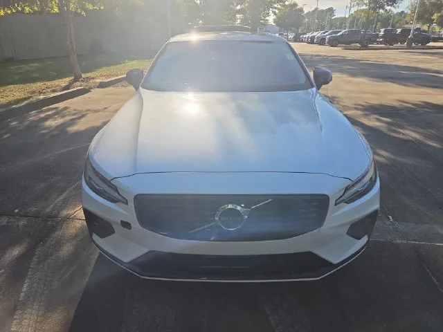 Used 2021 White Volvo T5 Momentum image 5