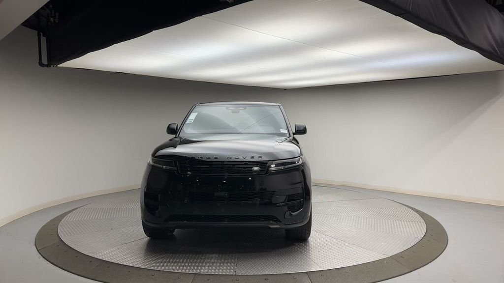 Used 2024 Santorini Black Metallic Land Rover SE image 3