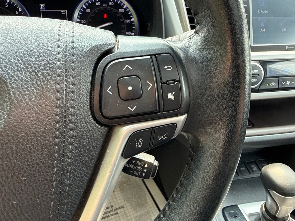 Used 2019 Silver Toyota XLE image 29
