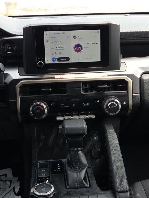 Used 2025  Toyota SR5 image 11
