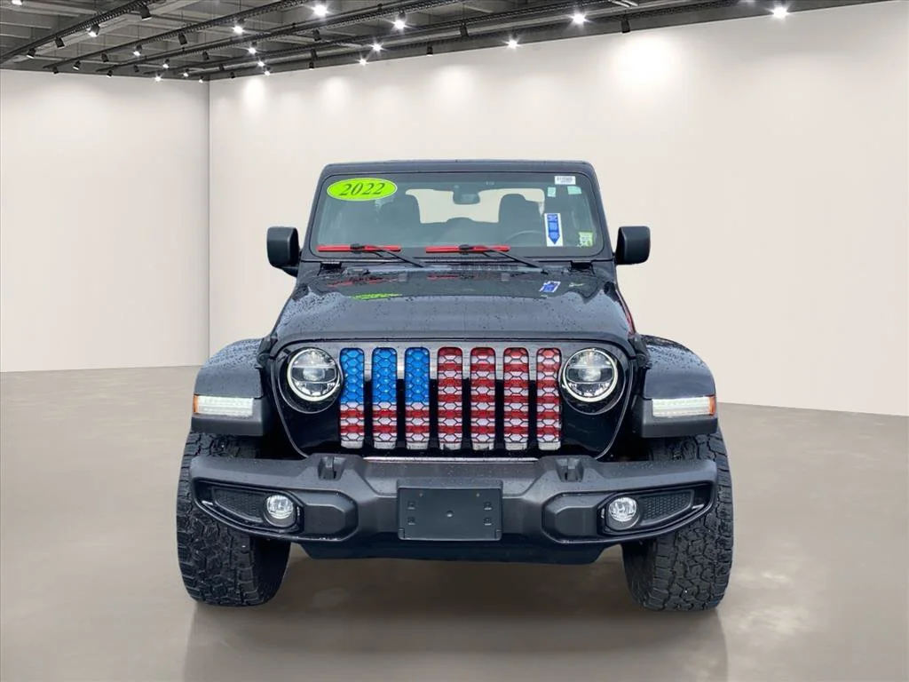Used 2022 Black Clearcoat Jeep Altitude image 2