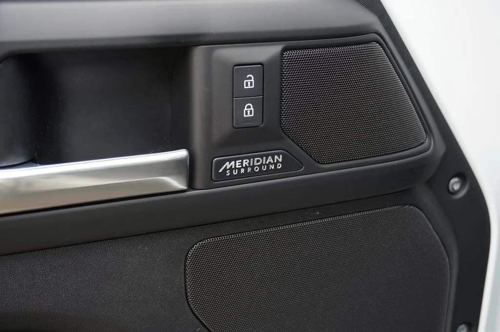 New 2026 Fuji White Land Rover X-Dynamic SE image 12