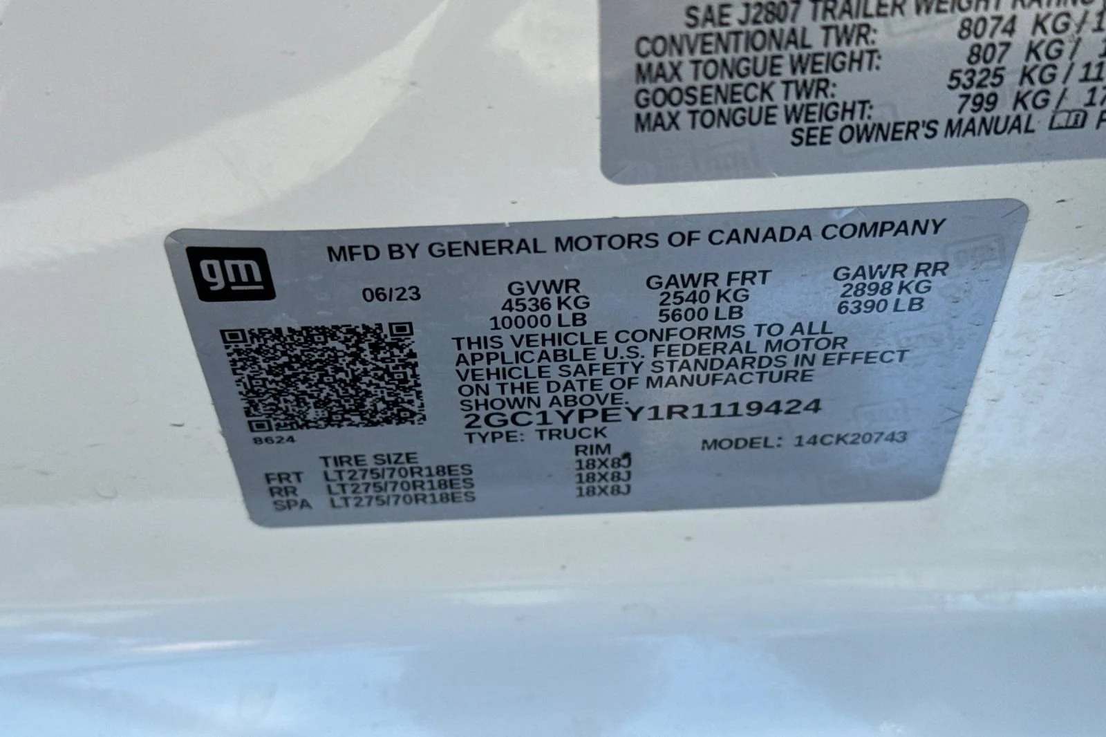 Used 2024 Summit White Chevrolet LTZ image 33