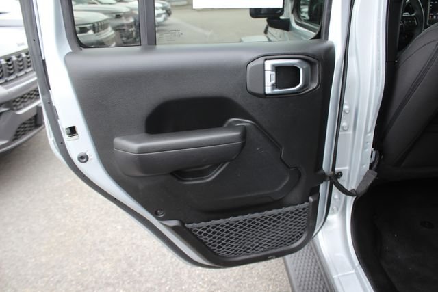 Used 2023 Silver Jeep Sport S image 19
