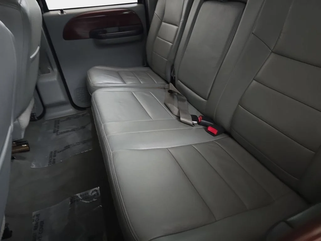 Used 2005 Black Clearcoat Ford Lariat image 10