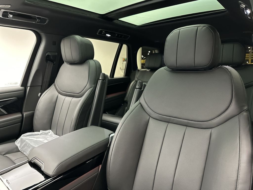 Used 2024 Fuji White Land Rover SE image 14
