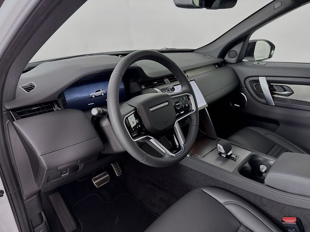 New 2025 Fuji White Land Rover SE image 4