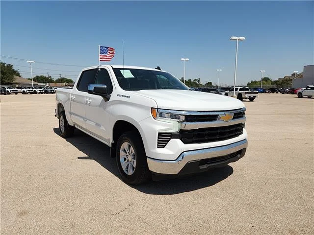 Used 2025 Summit White Chevrolet LT w/1LT 4x2 Crew Cab 5.75 ft. box 147.4 in. WB image 6