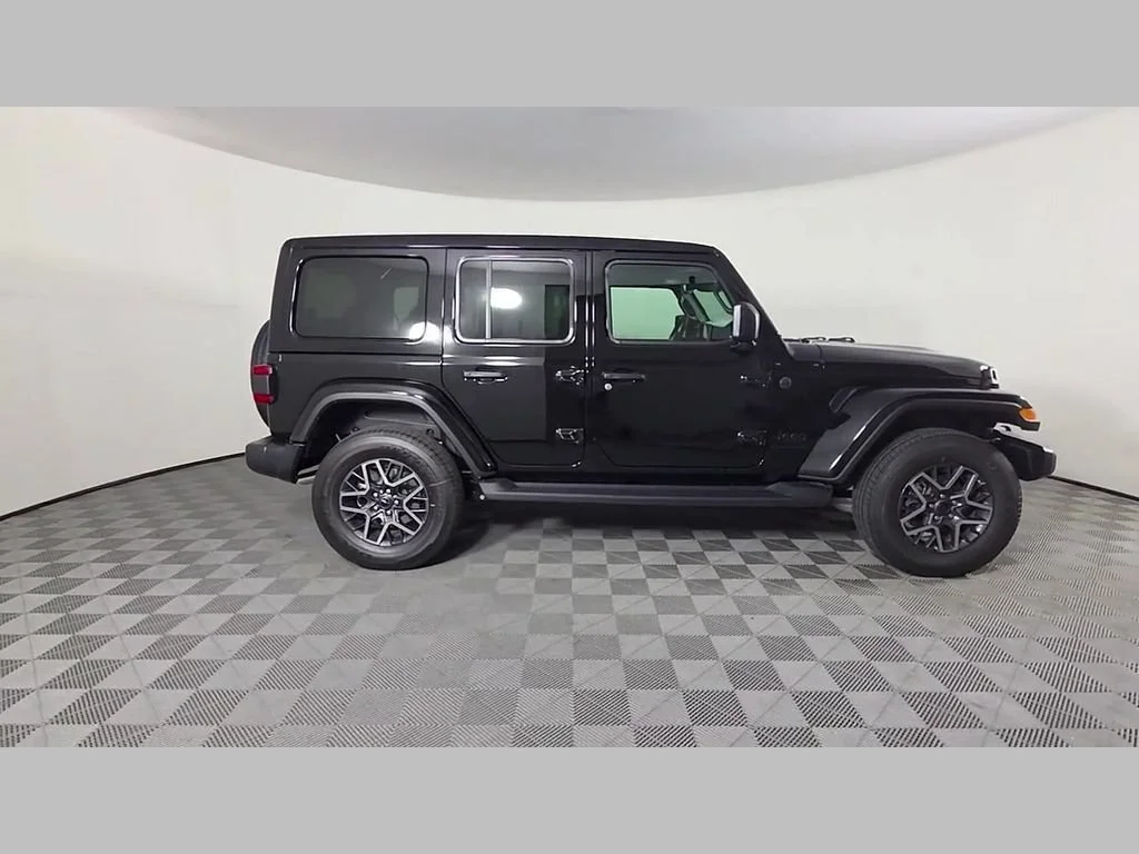 New 2026 Black Clear-Coat Exterior Paint Jeep Sahara image 23