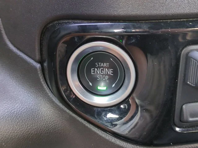 Used 2025 Silver GMC SLT image 28