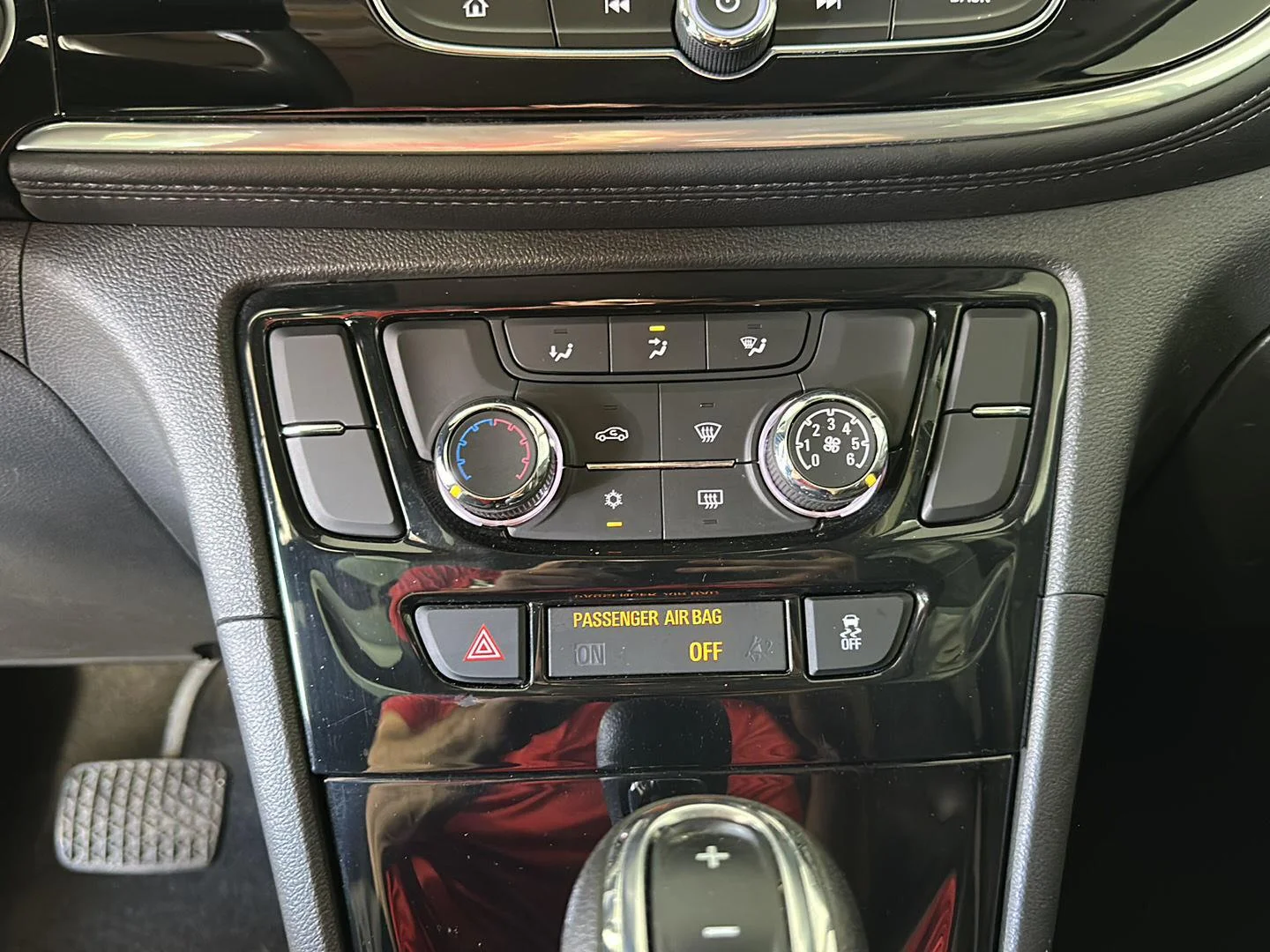 Used 2019 Ebony Twilight Metallic Buick Preferred image 16