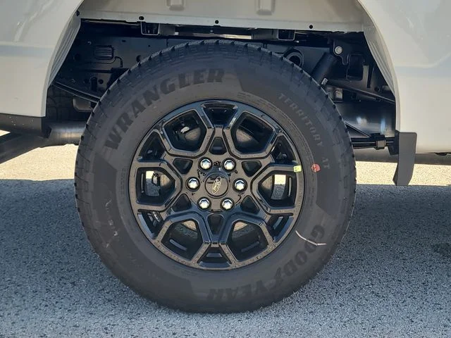 New 2026 Oxford White Ford XLT image 9