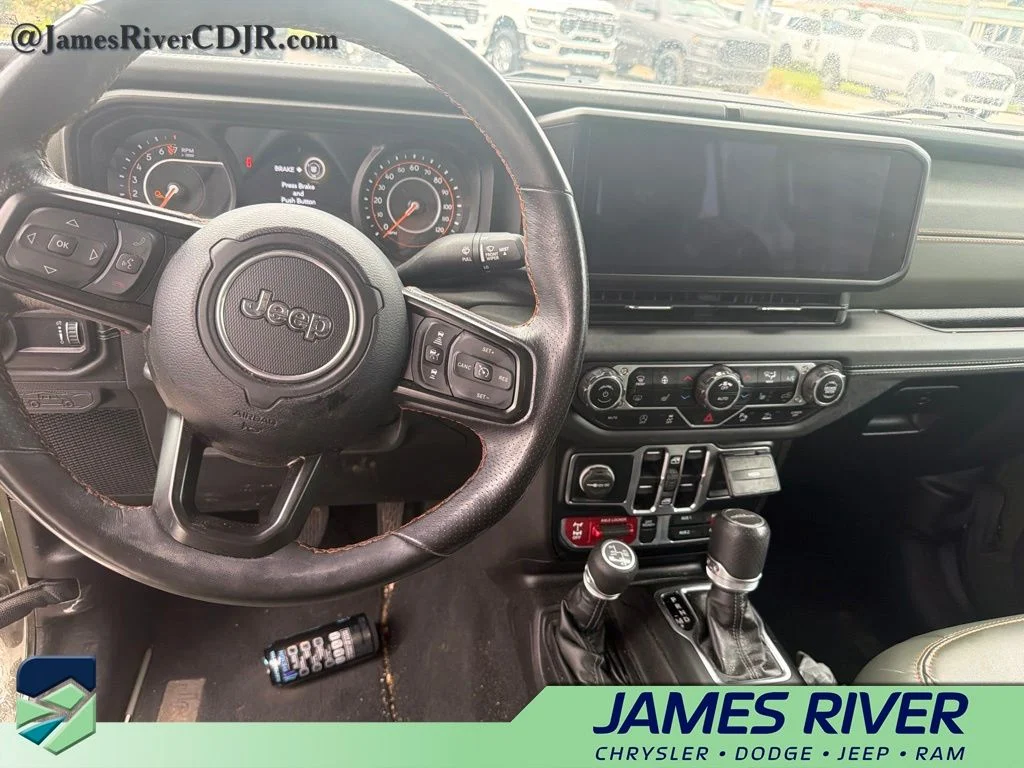 Used 2024 Green Jeep Mojave image 10