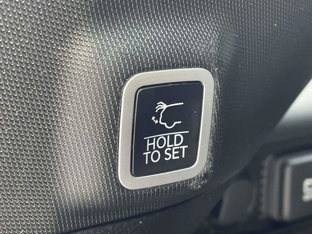 Used 2025 Silver Jeep Altitude image 40