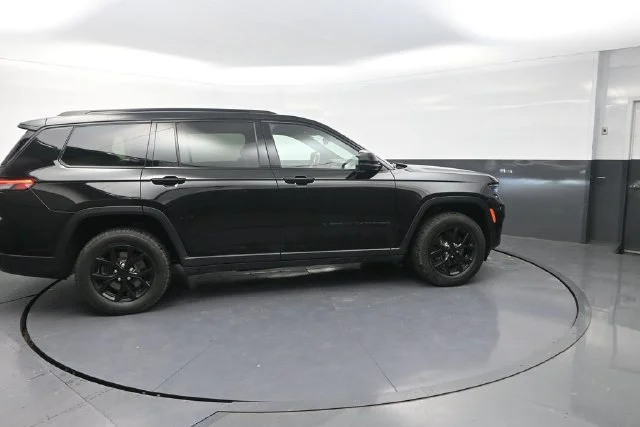 Used 2024 Black Jeep Altitude X image 10