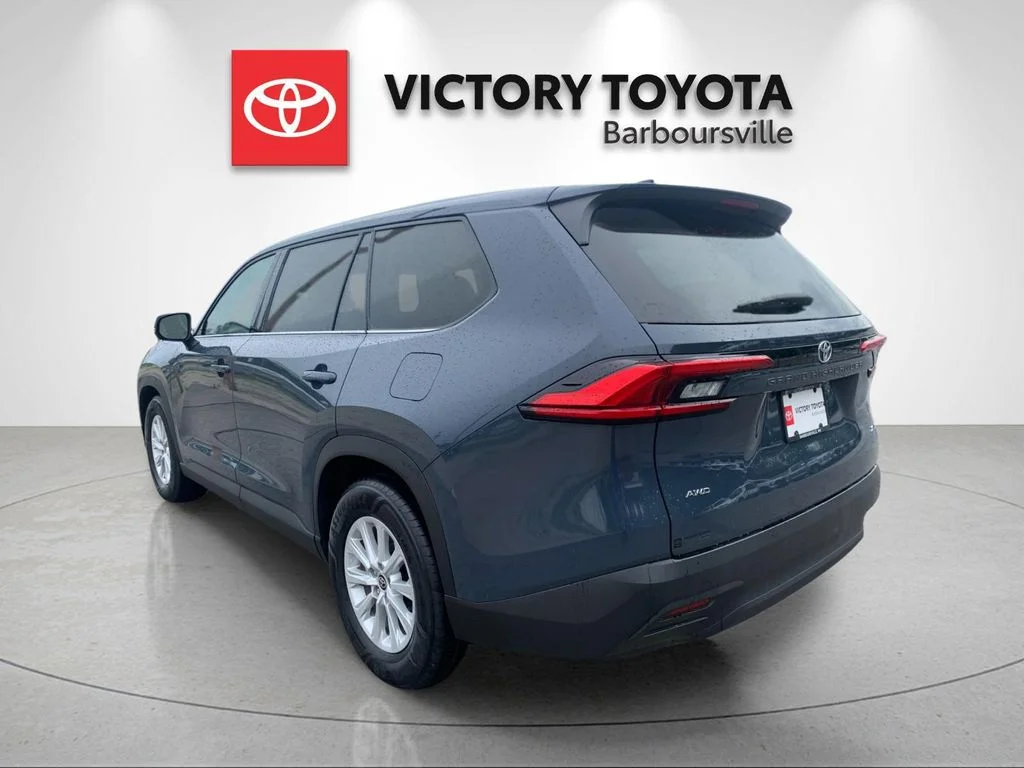 Used 2024 White Toyota XLE image 3