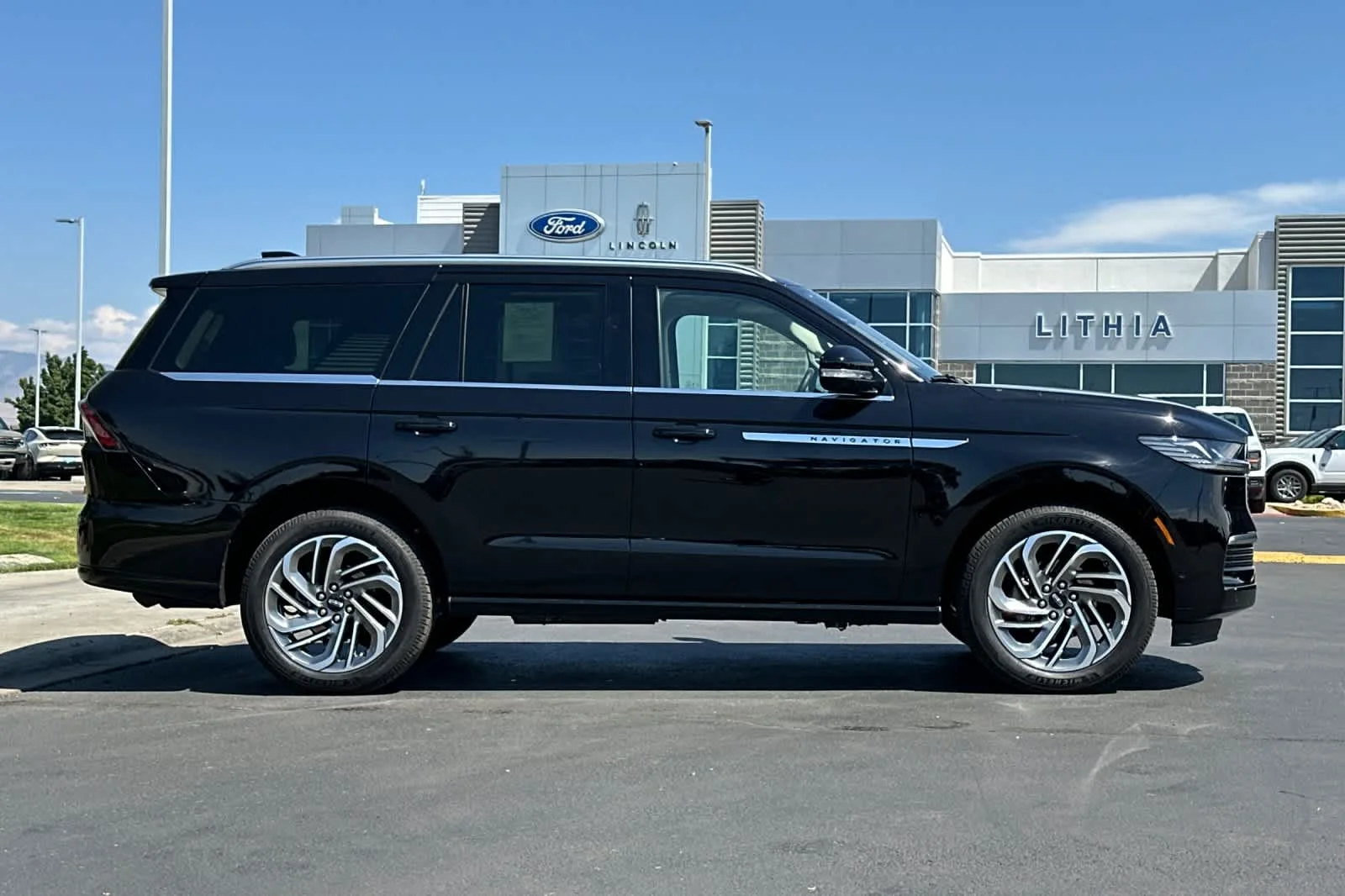 Used 2025 Infinite Black Metallic Lincoln Reserve image 8